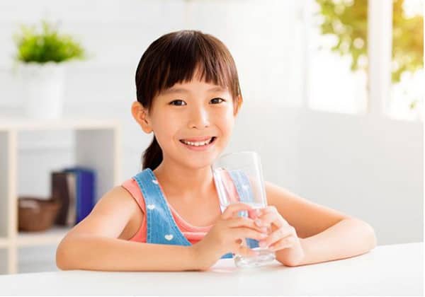 Nước là khoáng chất không thể thiếu cho sự phát triển của Trẻ